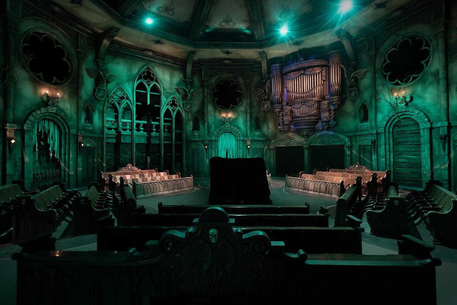 Efteling onthult openingsdatum en binnenkant van nieuwe attractie Danse Macabre